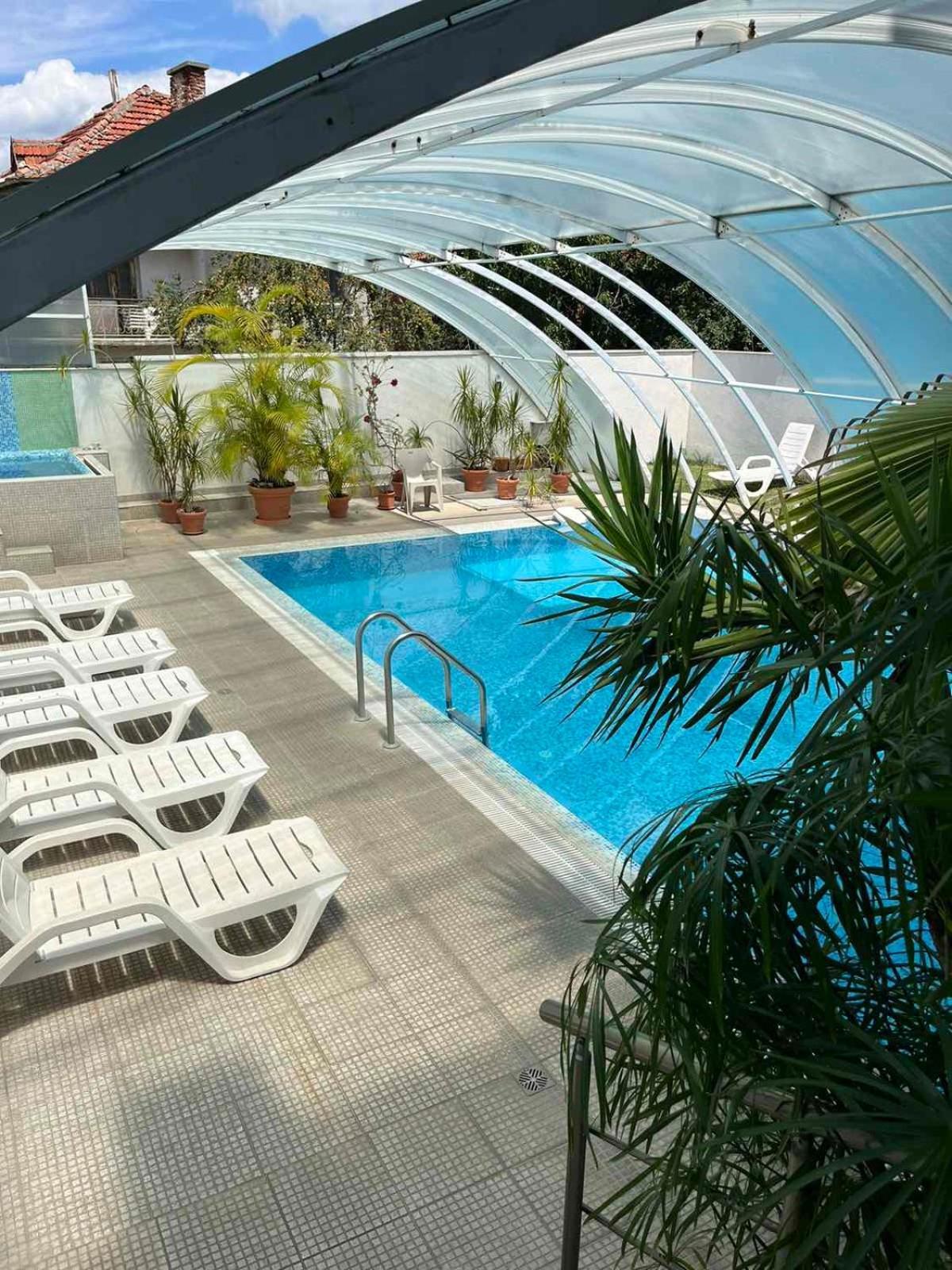 Enis Hotel С Минерален Басейн サパレヴァ・バニャ エクステリア 写真